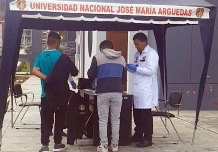 Intervienen a postulantes UNAJMA1