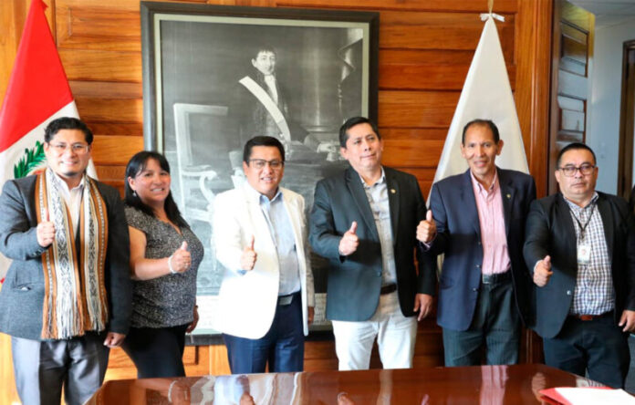ALCALDE DE ANCO HUALLO SE REUNIÓ CON MINISTRO 2