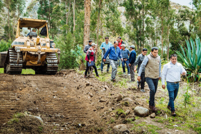 EFECTÚAN APERTURA DE CALLE 1