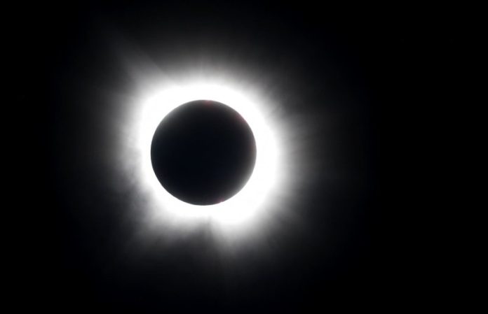 REVIVE EL MOMENTO EXACTO DEL ECLIPSE 1