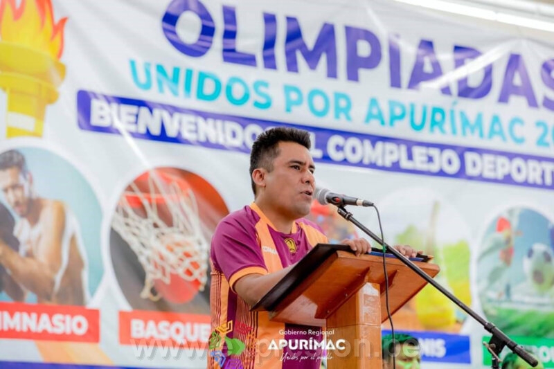 AUTORIDAD REGIONAL ENTREGÓ COMPLEJO2