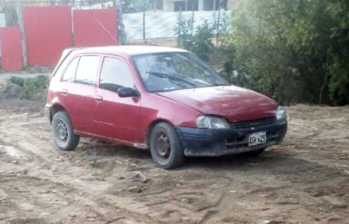 LADRONES ROBAN VEHÍCULO
