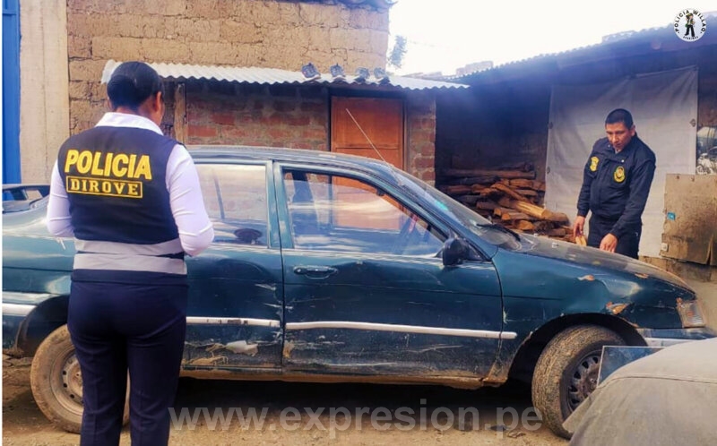 POLICÍA RECUPERA VEHÍCULO ROBADO