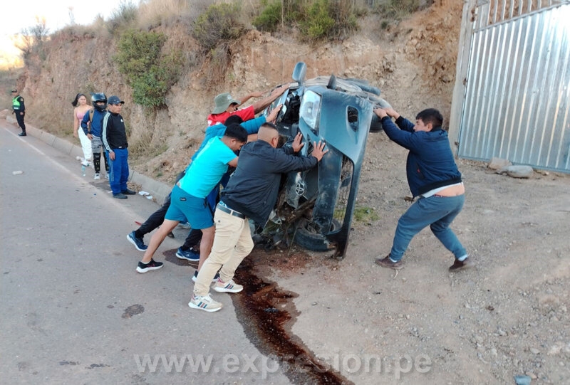 VARIOS HERIDOS TRAS VOLCADURA2