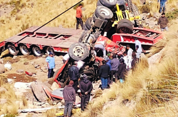 CAMIÓN SUFRE ACCIDENTE