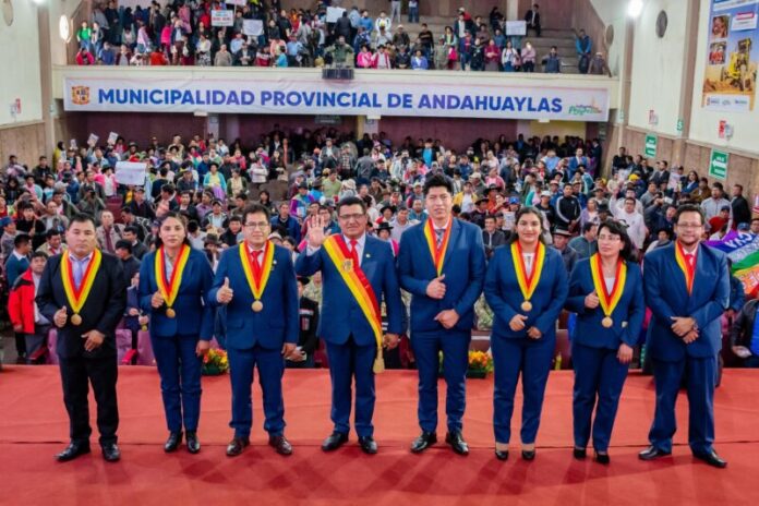 ALCALDE Y REGIDORES RINDIERON1