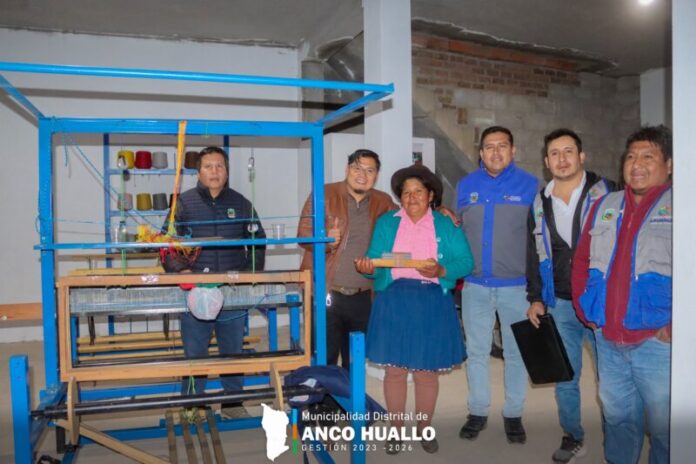 INAUGURA PROYECTO DE ARTESANÍA TEXTIL 1