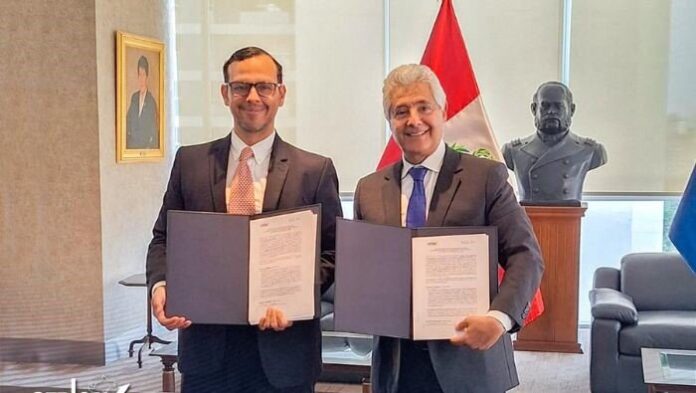 CEPLAN Y CCL FIRMAN CONVENIO 2