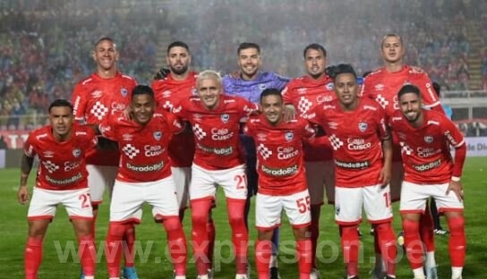 Cienciano goleó 4-0 en su presentación1