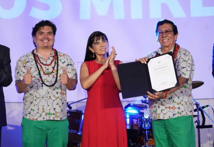 MINISTRA DESILÚ LEÓN ANUNCIÓ (2)