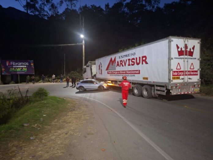 Marvisur colisiona contra auto