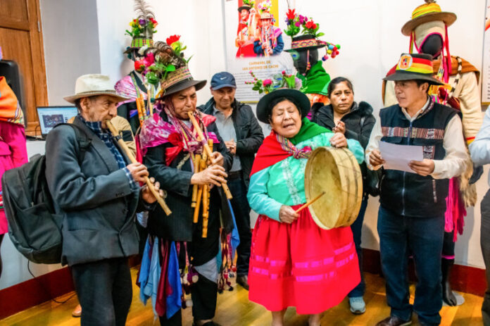 SE INAUGURÓ EXPOSICIÓN DE TRAJES1