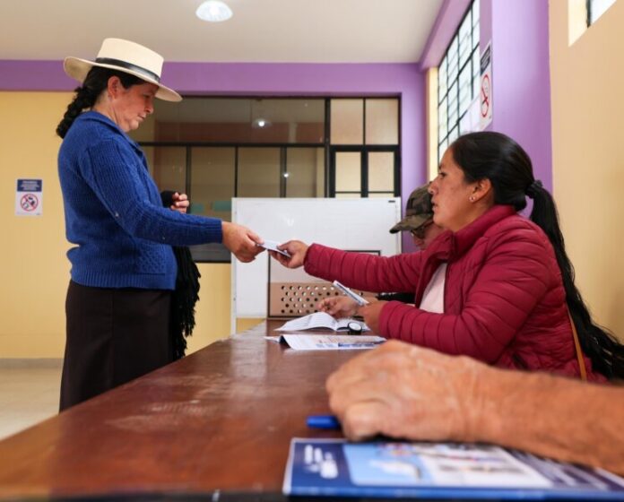 RENIEC ENTREGA PADRONES (2)