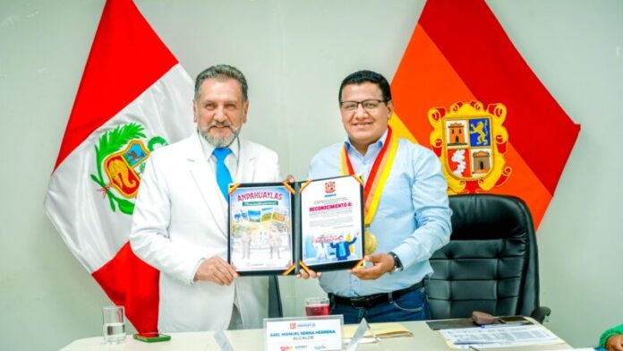 ALCALDE DE ANDAHUAYLAS RECIBE