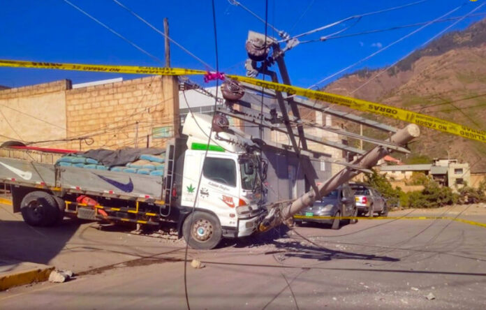 CAMIÓN IMPACTA CONTRA