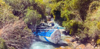 CAMIÓN CISTERNA CAE A ABISMO DE 140 METROS Y CONDUCTOR PIERDE LA VIDA EN HUAYLIS