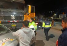 CHOQUE EN LA AVENIDA EJÉRCITO DEJA DAÑOS MATERIALES