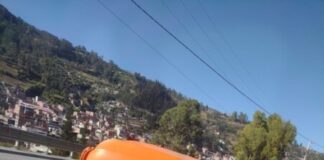 CHOQUE ENTRE MOTOTAXI Y MINIVÁN DEJA DAÑOS MATERIALES EN HUAYHUACA