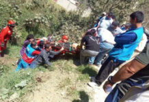 CONDUCTOR DE 62 AÑOS QUEDA ATRAPADO Y ES RESCATADO POR BOMBEROS