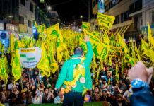 MULTITUD ACOMPAÑA A PARMI HUACCAYCACHACC Y GUIDO CHAHUAYLLA EN LANZAMIENTO DE PROGRESEMOS EN ANDAHUAYLAS