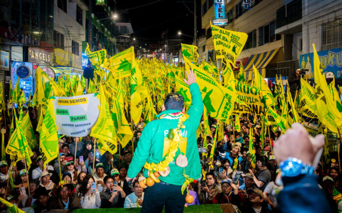 MULTITUD ACOMPAÑA A PARMI (5)
