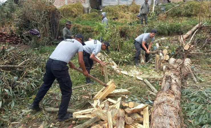PAR PNP TURPO LLEVA SOLIDARIDAD A ADULTA MAYOR CON ACCIÓN CÍVICA EN HUAYHUARINCCA
