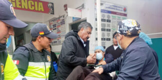 SERVIDORA PÚBLICA ES AUXILIADA TRAS SUFRIR CAÍDA EN ESCALERAS DE LOCAL MUNICIPAL