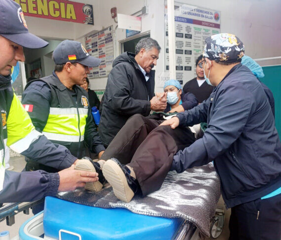 SERVIDORA PÚBLICA ES AUXILIADA TRAS SUFRIR CAÍDA EN ESCALERAS DE LOCAL MUNICIPAL