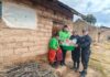 POLICÍA LLEVA AYUDA Y SOLIDARIDAD A OCTOGENARIA EN SAN MIGUEL DE CHACCRAMPA