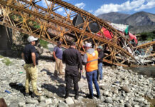 COLAPSO DEL PUENTE PAMPATAMA INTERRUMPE TRÁNSITO Y DEJA DOS CAMIONES DE CARGA PESADA SOBRE LA ESTRUCTURA