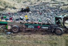 CAMIÓN CAE A UN ABISMO DE APROXIMADAMENTE 300 METROS Y DEJA TRES HERIDOS EN LLIULLITA