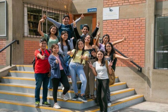 MÁS DE 62 000 PERUANOS SE INSCRIBIERON 2