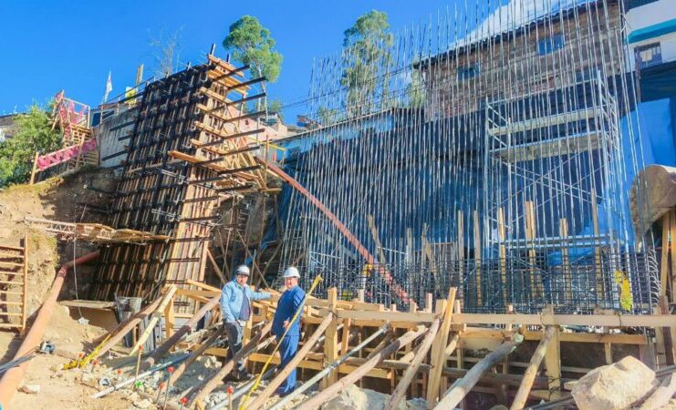 MURO DE CONTENCIÓN DE TÚPAC AMARU AVANZA PESE A COMPLEJIDAD DEL TERRENO