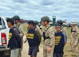 OPERATIVO CONTRA LA MINERÍA ILEGAL DEJA TRES DETENIDOS Y 12 DRAGAS DESTRUIDAS EN INAMBARI