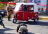 ¡SE ARRODILLÓ ANTE POLICÍA PARA EVITAR UNA PAPELETA!
