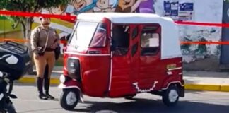 ¡SE ARRODILLÓ ANTE POLICÍA PARA EVITAR UNA PAPELETA!