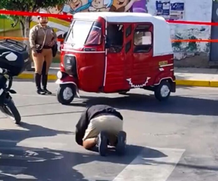 SE ARRODILLÓ ANTE POLICÍA