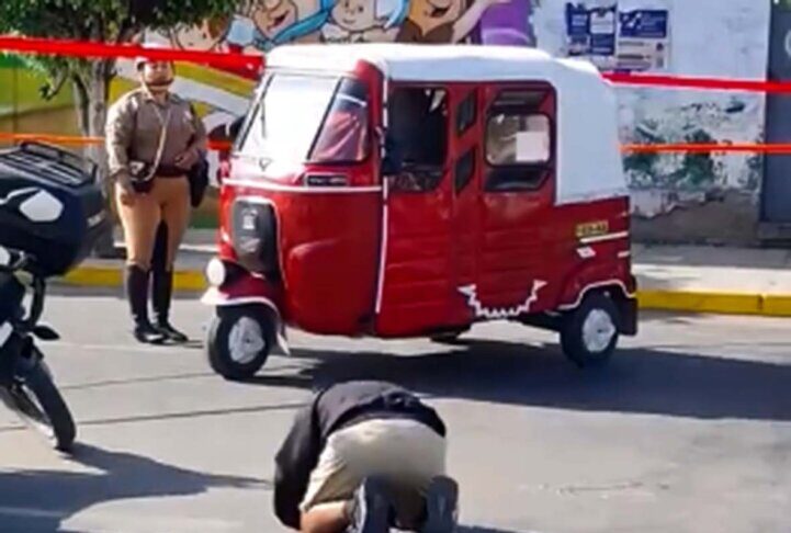 ¡SE ARRODILLÓ ANTE POLICÍA PARA EVITAR UNA PAPELETA!